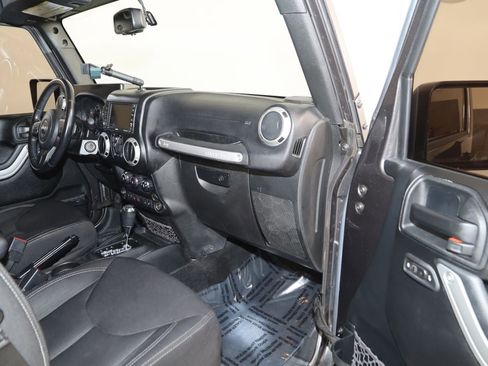 Used 2016 Jeep Wrangler Unlimited Sahara w/ Dual Top Group AWD/4WD image 36