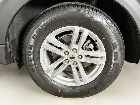 Used 2024 Ford Explorer XLT w/ Equipment Group 202A image 11