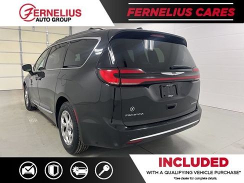 Used 2023 Chrysler Pacifica Limited FWD image 5