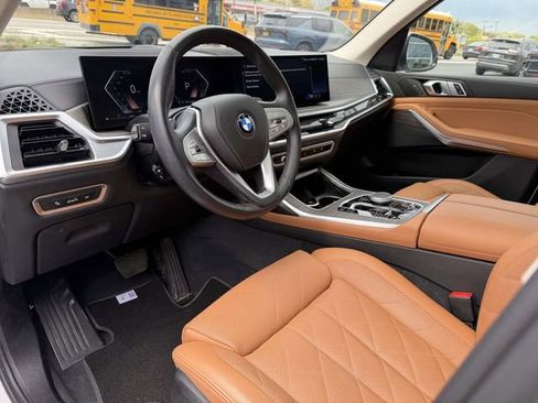 Used 2024 BMW X7 xDrive40i w/ Parking Assistance Package AWD/4WD image 11