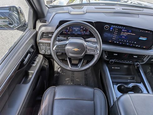 Certified 2025 Chevrolet Suburban Premier AWD/4WD image 15