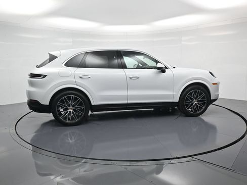 Certified 2026 Porsche Cayenne AWD/4WD image 31