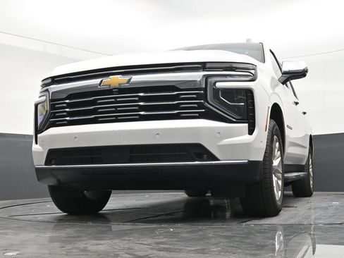 Used 2025 Chevrolet Suburban Premier RWD image 26