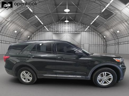 Used 2022 Ford Explorer XLT AWD/4WD image 4