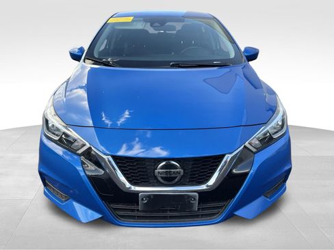 Used 2022 Nissan Versa SV FWD image 2