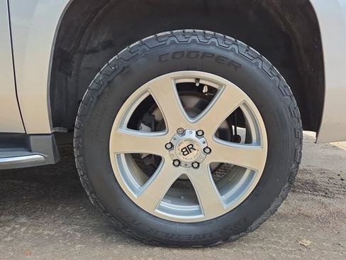 Used 2016 Chevrolet Suburban LTZ RWD image 35