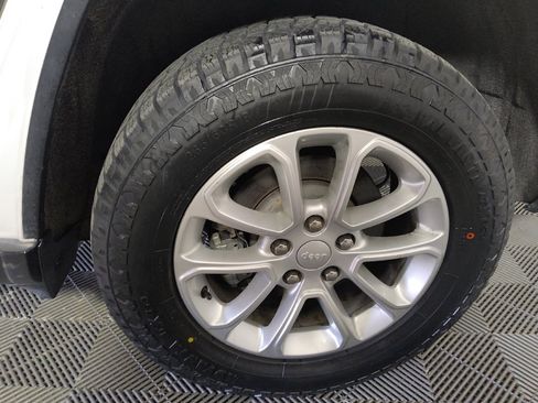 Used 2021 Jeep Grand Cherokee Laredo X RWD image 31