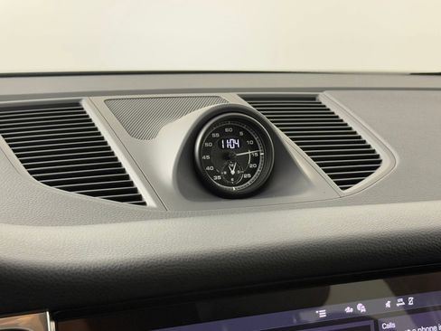 Certified 2026 Porsche Macan AWD/4WD image 29