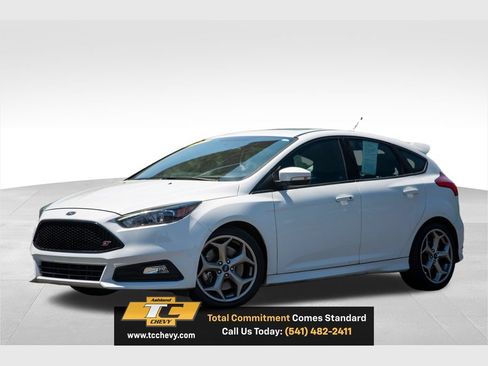 Used 2016 Ford Focus ST w/ Equipment Group 402A FWD image 1