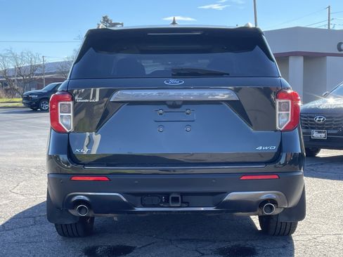 Used 2022 Ford Explorer XLT w/ Equipment Group 202A image 4