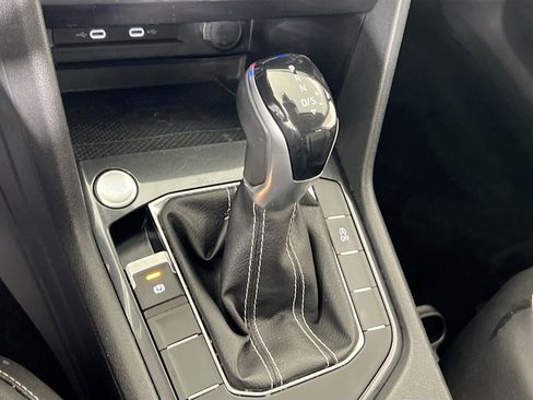 Used 2022 Volkswagen Tiguan SE image 16