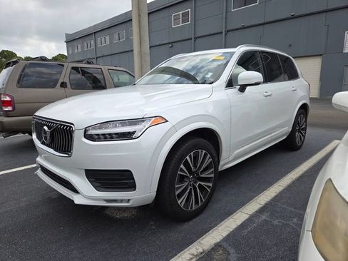 Used 2022 Volvo XC90 T5 Momentum w/ Protection Package Premier FWD image 3