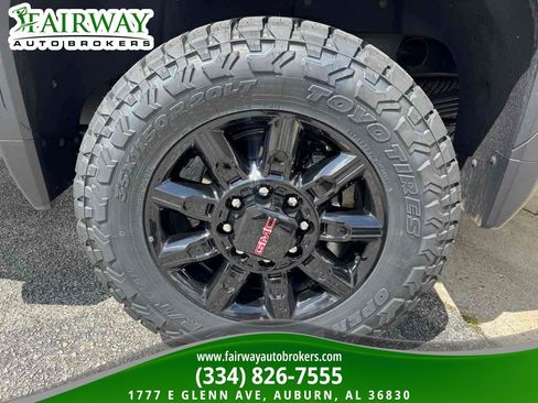 Used 2025 GMC Sierra 2500 AT4 w/ Technology Package image 33