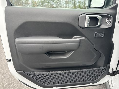 New 2026 Jeep Wrangler Unlimited Rubicon image 12