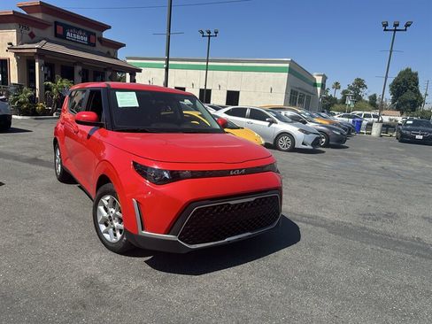 Used 2023 Kia Soul LX w/ LX Technology Package FWD image 8