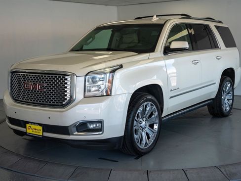 Used 2015 GMC Yukon Denali w/ Premium Package AWD/4WD image 3