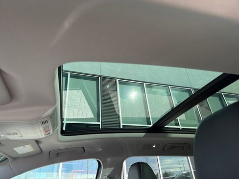 Certified 2025 Volkswagen Taos SE image 23