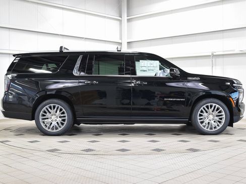 New 2026 Chevrolet Suburban High Country image 9