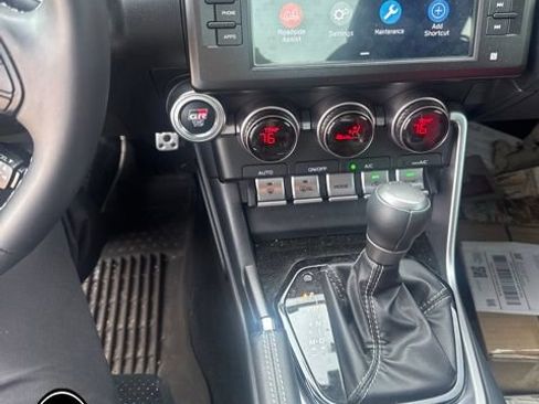 Used 2025 Toyota GR86 Premium w/ ALL Weather Mat Package (TMS) RWD image 9