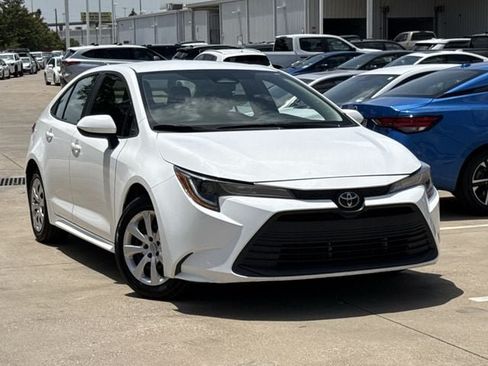 Used 2024 Toyota Corolla LE FWD image 2