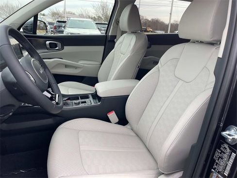 New 2025 Kia Sorento S image 10