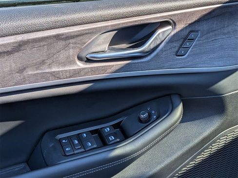 Certified 2024 Jeep Grand Cherokee Limited image 10