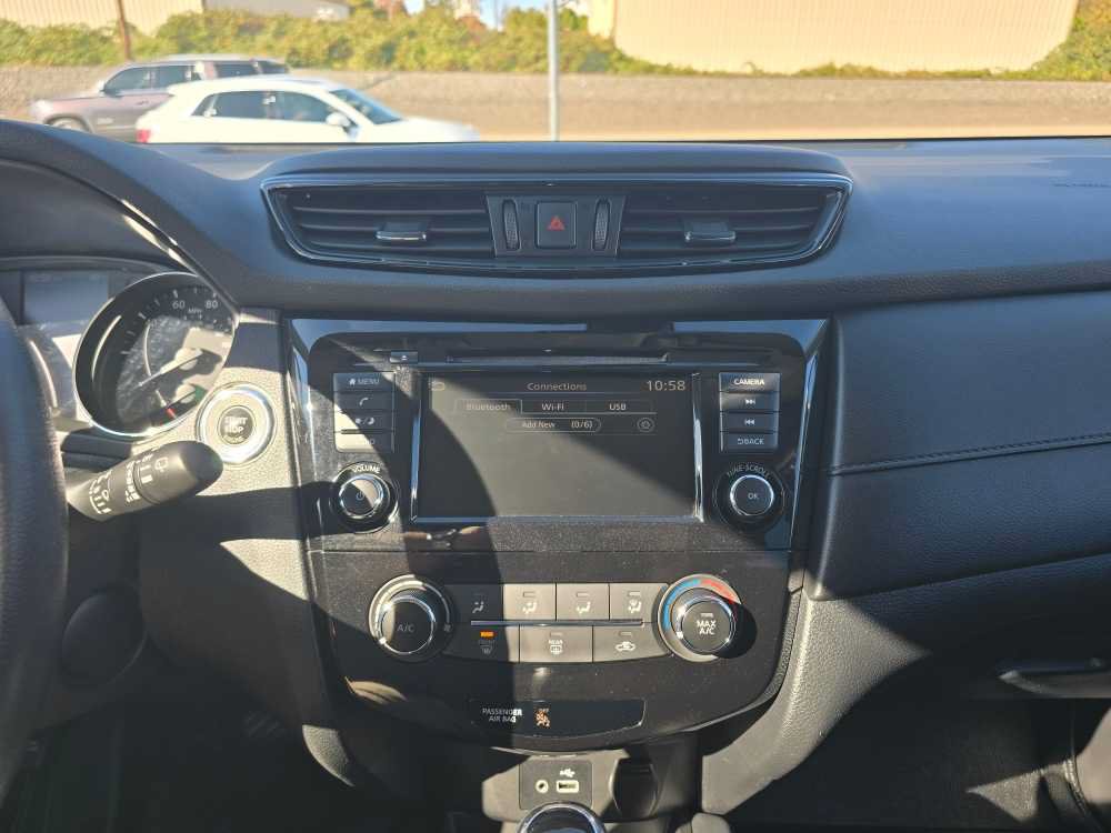Used 2019 Nissan Rogue SV AWD/4WD image 12