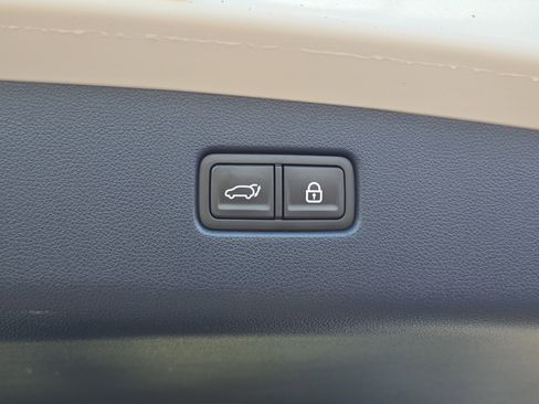 Used 2022 Genesis GV70 2.5T w/ Sport Prestige Package image 13