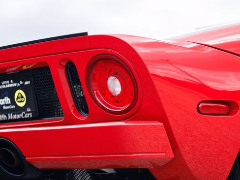 Used 2005 Ford GT RWD image 26