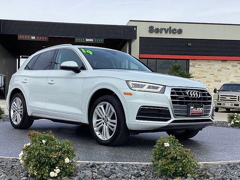 Used 2019 Audi Q5 2.0T Premium Plus w/ Premium Plus Package image 3