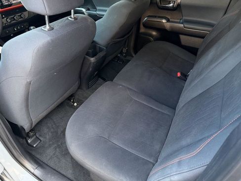 Used 2019 Toyota Tacoma TRD Off-Road image 15