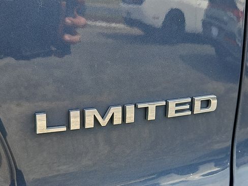 Used 2021 Jeep Cherokee Limited AWD/4WD image 32