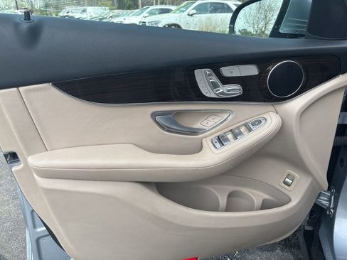 Used 2022 Mercedes-Benz GLC 300 w/ Premium Package Lite image 43