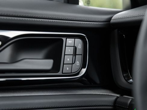 Used 2026 Porsche Panamera image 19