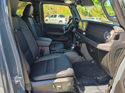 New 2026 Jeep Wrangler Unlimited Sahara AWD/4WD image 27