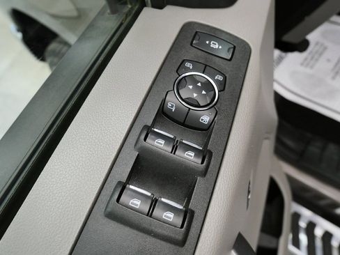 Used 2020 Ford F350 XLT w/ XLT Premium Package image 15