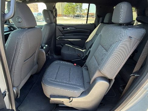 New 2026 Chevrolet Traverse LT w/ Midnight/Sport Edition FWD image 23