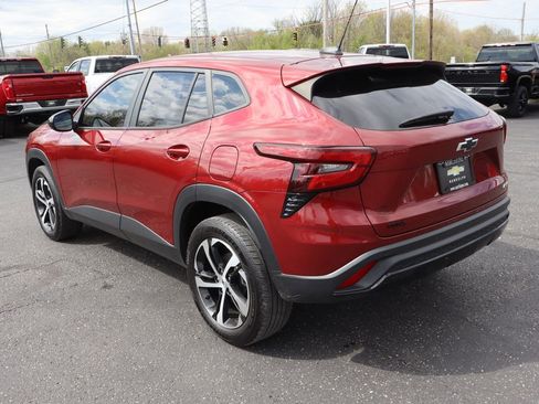 Used 2024 Chevrolet Trax RS w/ Driver Confidence Package FWD image 3