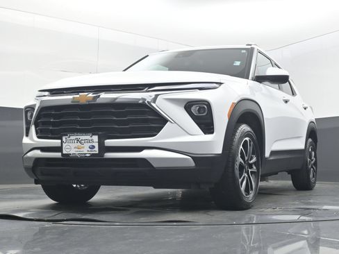 Used 2025 Chevrolet TrailBlazer LT AWD/4WD image 26