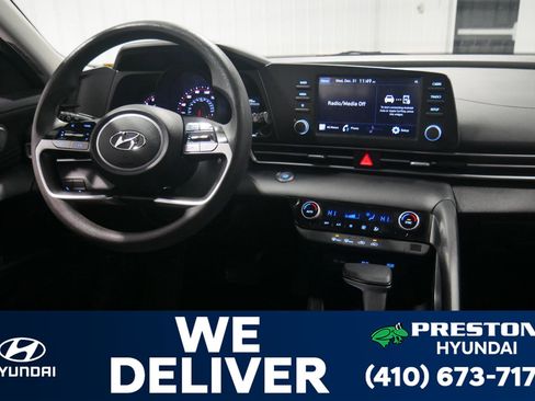 Used 2023 Hyundai Elantra SEL image 18