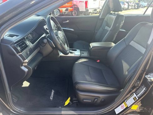 Used 2014 Toyota Camry SE w/ Moonroof Package FWD image 14