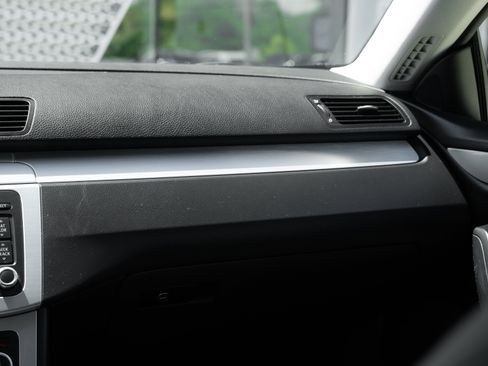 Used 2009 Volkswagen CC Luxury FWD image 14