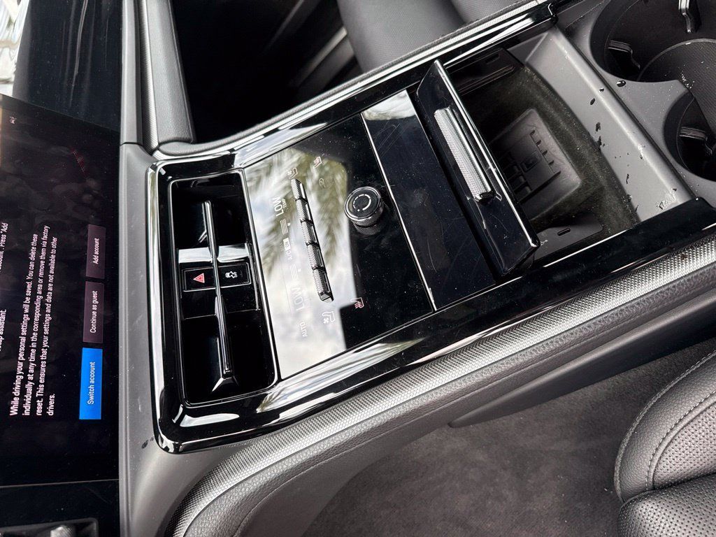 Certified 2025 Porsche Panamera RWD image 8