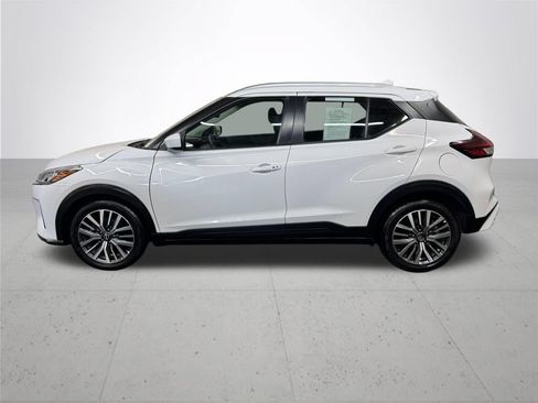 Used 2024 Nissan Kicks SV FWD image 3