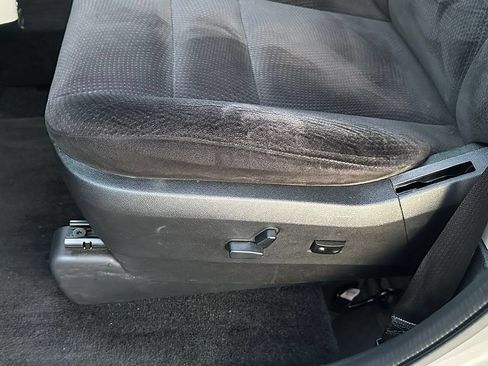 Used 2014 Dodge Grand Caravan SXT FWD image 17