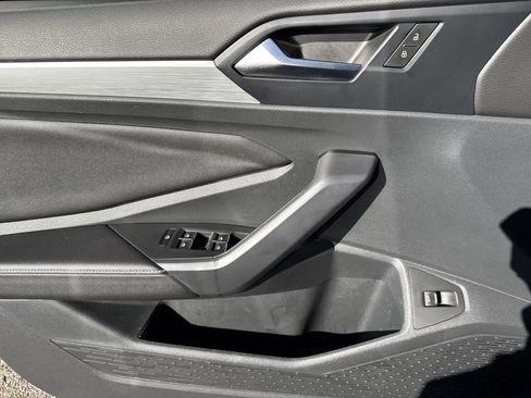 Used 2025 Volkswagen Jetta S image 9