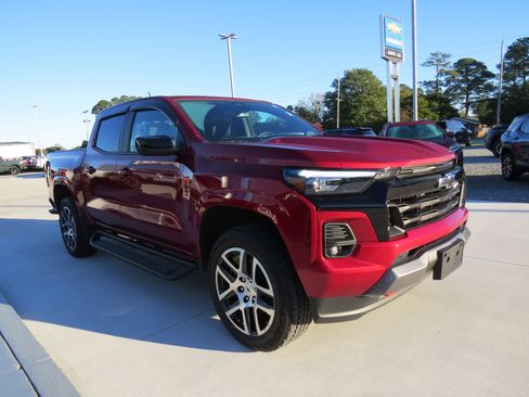 Used 2024 Chevrolet Colorado Z71 w/ Z71 Convenience Package 2 image 4