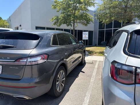 Used 2019 Lincoln Nautilus Select AWD/4WD image 5