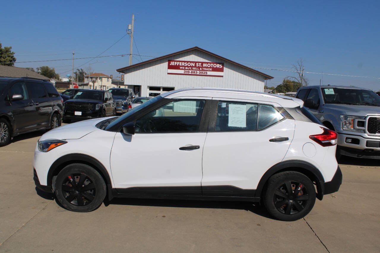 Used 2019 Nissan Kicks S FWD image 1