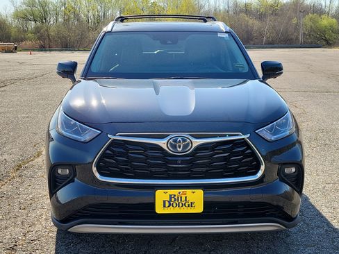 Used 2023 Toyota Highlander Platinum AWD/4WD image 2